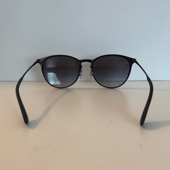 Black Ray Ban sunglasses - Picture 5 of 9